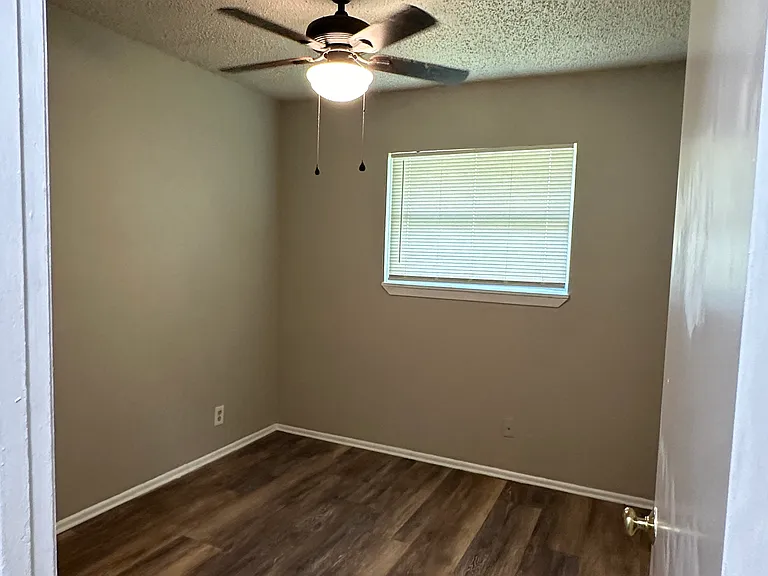 2317 Lincoln St — Photo 10