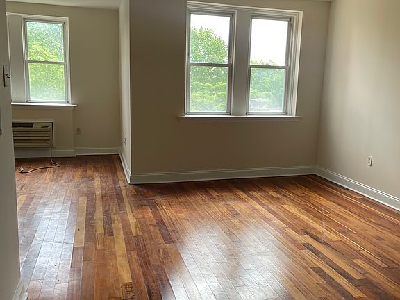 3rd image of 744 E Vernon Rd #D404