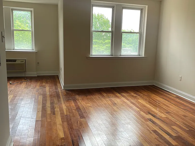 744 E Vernon Rd #D404 — Photo 3
