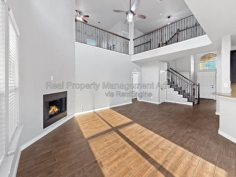 512 Winchester Dr — Photo 7