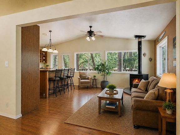 3rd image of 291 Pyle Dr #291