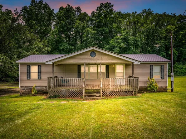 1005 Briarwood Dr, Charlotte, TN 37036