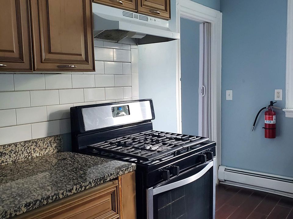 1st image of 39 Dewitt Ave Floor 2