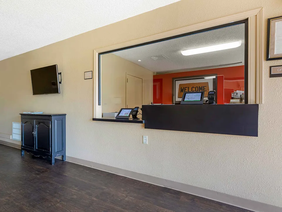 Lobby and Guest Check-in