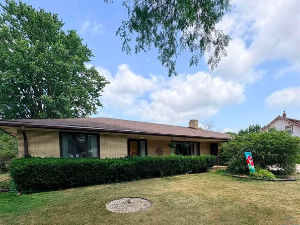 1401 W 5th St, Storm Lake, IA 50588
