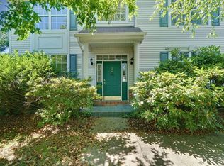 17 Hampshire Pl, Monroe Township, NJ 08831