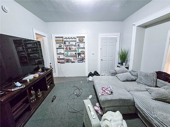 3rd image of 524 Dewey Ave