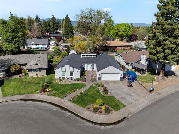 2671 Aldersgate Rd, Medford, OR 97504