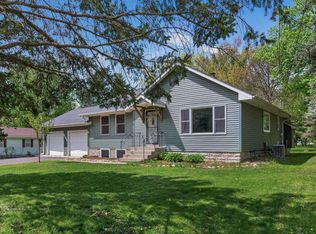 1612 Goodview Ave N, Oakdale, MN 55128