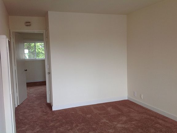 2nd image of 2421 Palmetto Ave APT 9