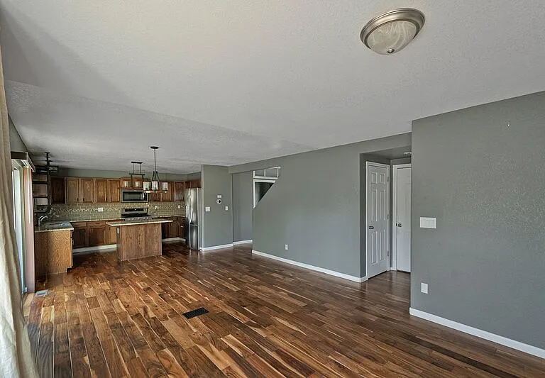 4635 W 63rd Pl — Photo 7