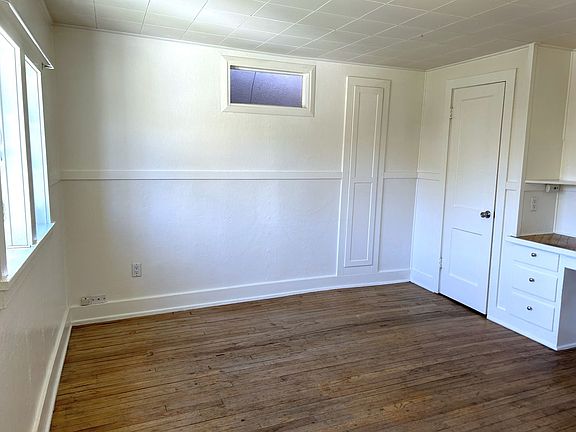 3rd image of 115 Princeton Dr SE #1/2