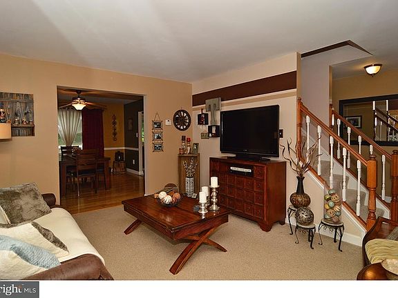 3rd image of 340 Saddlebrook Dr