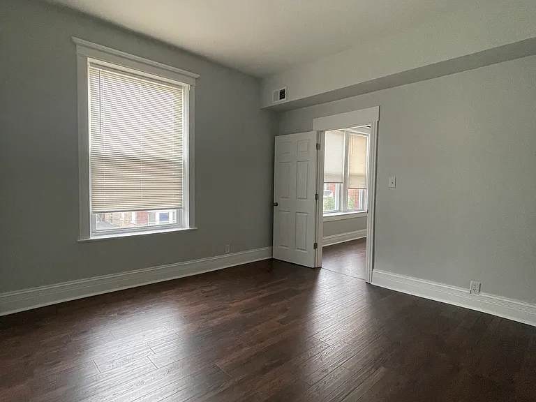 916 W 68th St #2W — Photo 5