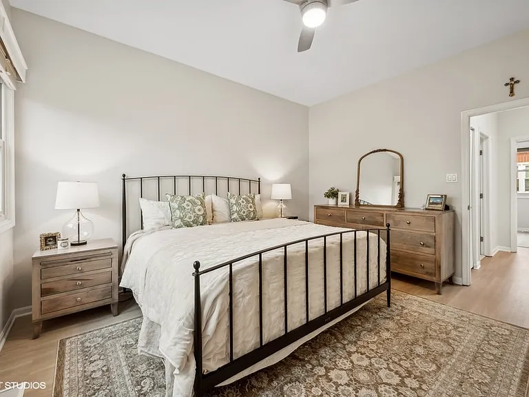 1765 W Altgeld St #H — Photo 11