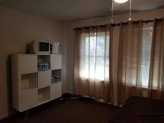 4th image of 156 N Wilshire Dr