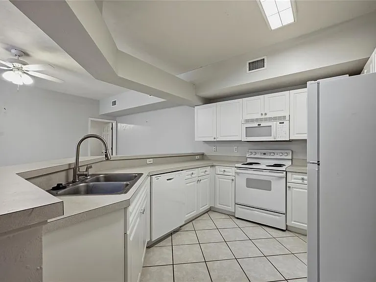 350 NW 50th Blvd #350 — Photo 10