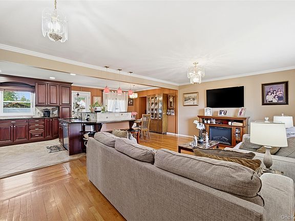 5th image of 3 Lenore Avenue