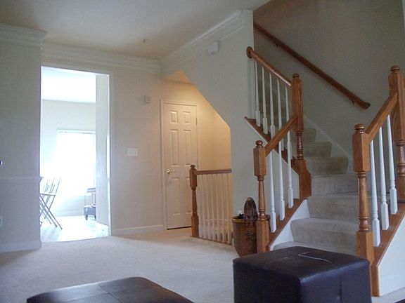4th image of 308 Fallsgrove Dr