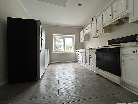 Alt. Kitchen Photo