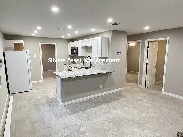 5026 30th St W #5026 — Photo 5
