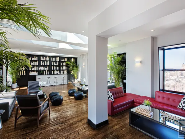 666 West End Avenue image 1 of 11