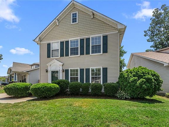 2nd image of 332 Town Pointe Way
