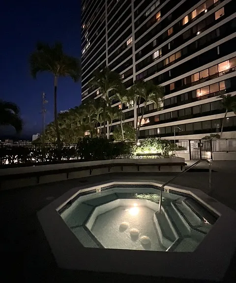 hot tub is open til 11pm!