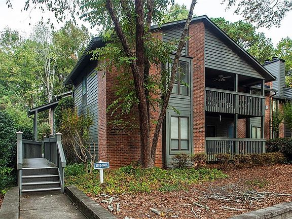 Unit is in the back of the complex, very quiet and peaceful.