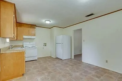 107 McClain St — Photo 7