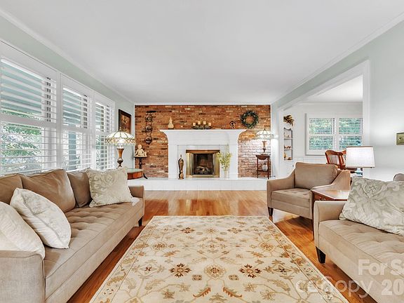 3rd image of 219 Raintree Dr
