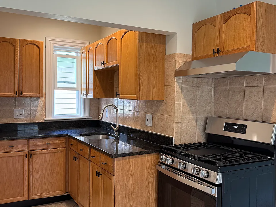 190 W 6th St