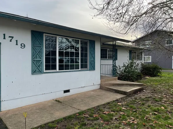 1719 NW Le Mans St, Roseburg, OR 97471