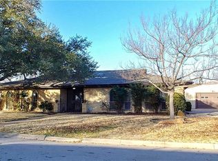 5912 Meredith Ln, Edgecliff Village, TX 76134