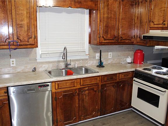 3rd image of 106 Woodland Dr