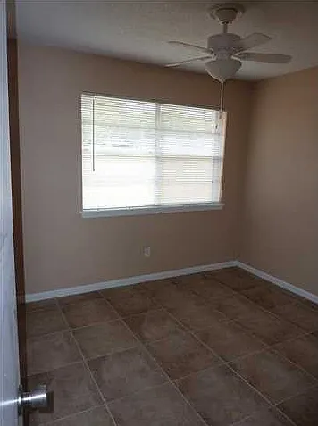 545 Hickory Ave #B — Photo 12