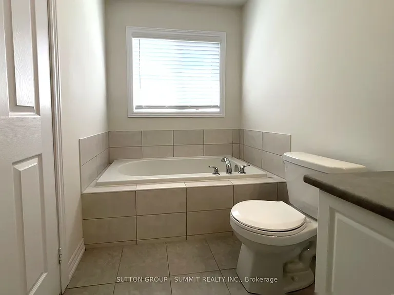 109 Benadir Ave — Photo 32
