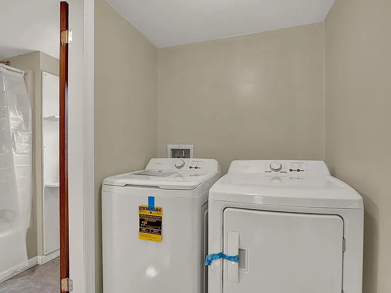 220 Crest Ave — Photo 5