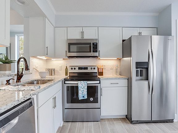 4th image of 2664 Kersey Dr W