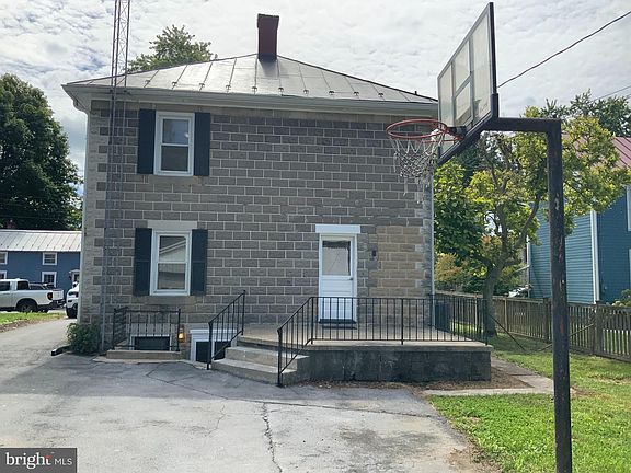 3rd image of 107 E New St