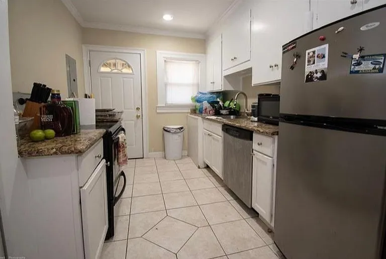 607 Colonial Cir SE — Photo 4