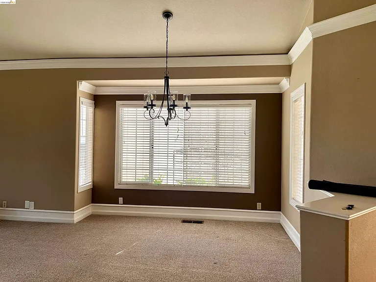 2420 Wayfarer Ct — Photo 6