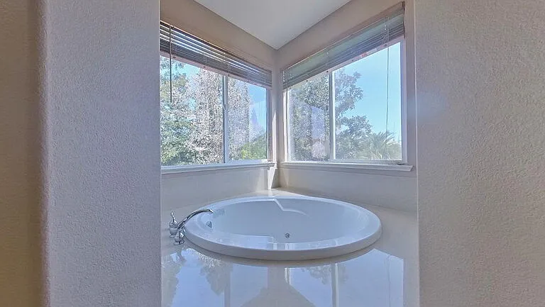 1692 Woodhaven Cir — Photo 18