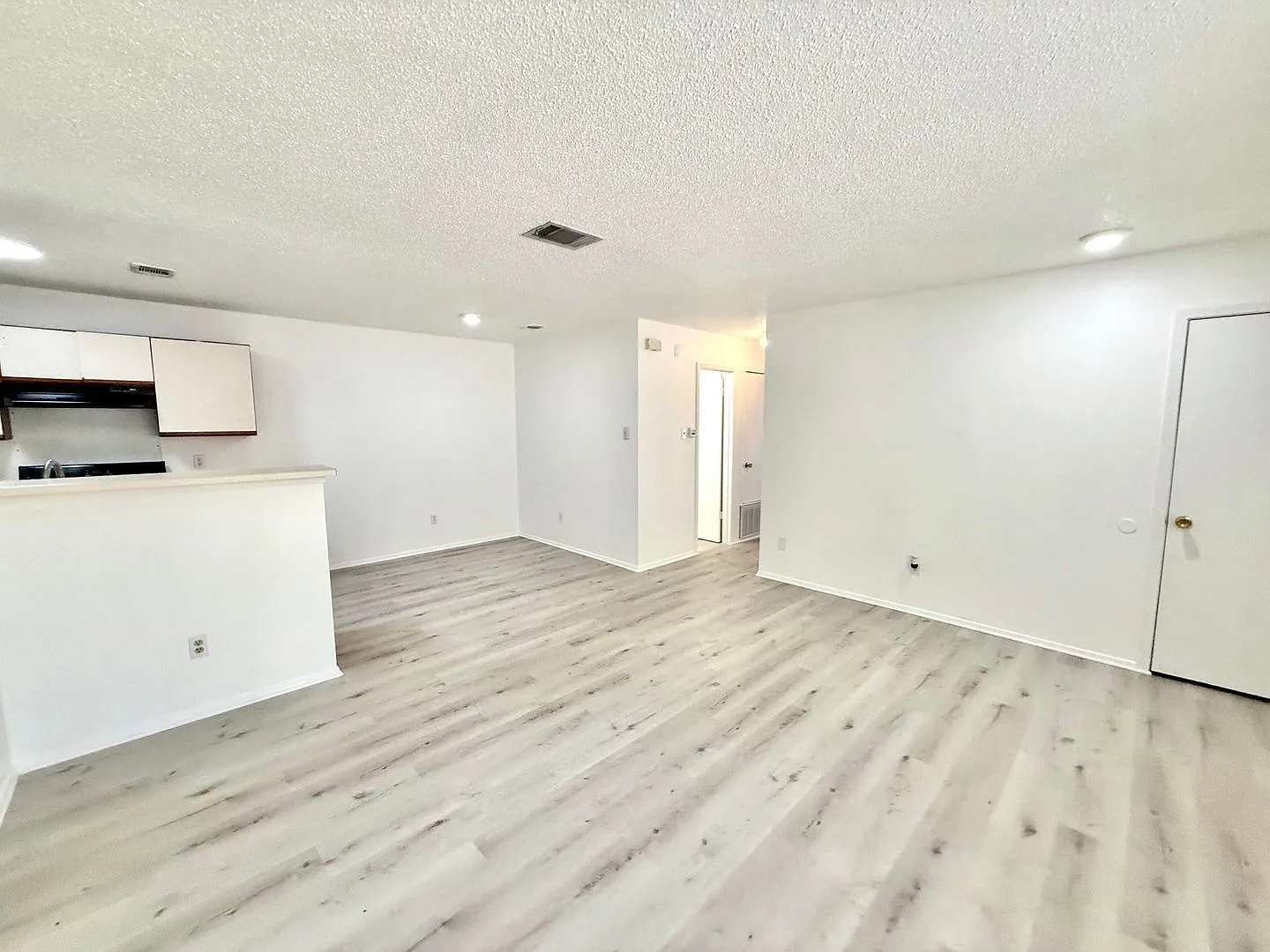 Duplex for Lease in Round Rock — Photo 2