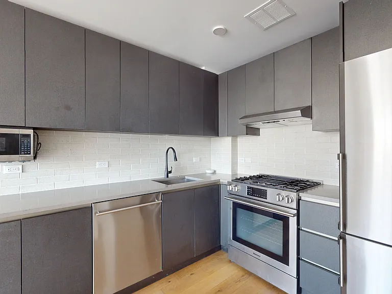 14474 Northern Blvd #7T — Photo 9