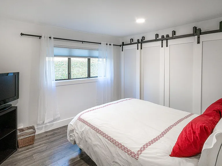 1316 Vine St — Photo 6