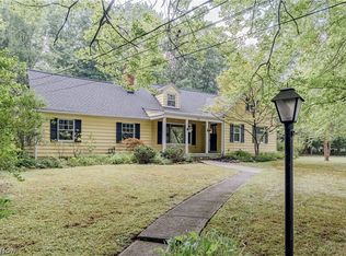 175 Meadowhill Ln, Moreland Hills, OH 44022