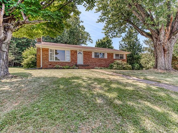 4th image of 240 Glenrochie Dr