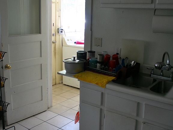 5th image of 1322 N D St