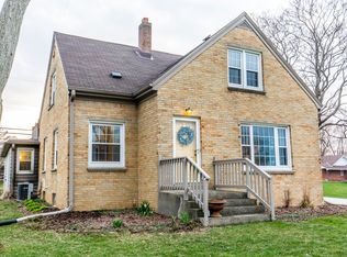 1065 Harvey Ave, Brookfield, WI 53005